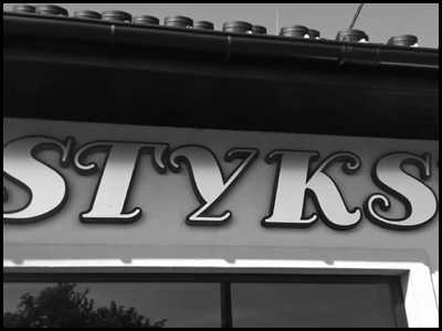 galeria-napis-nad-domem-pogrzebowym-styks